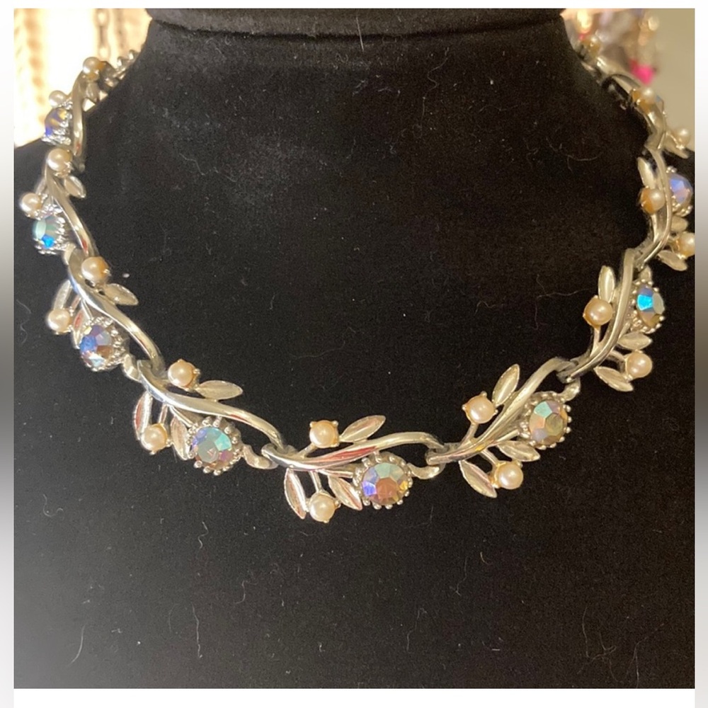 Vintage Aurora Borealis choker necklace with faux pearls